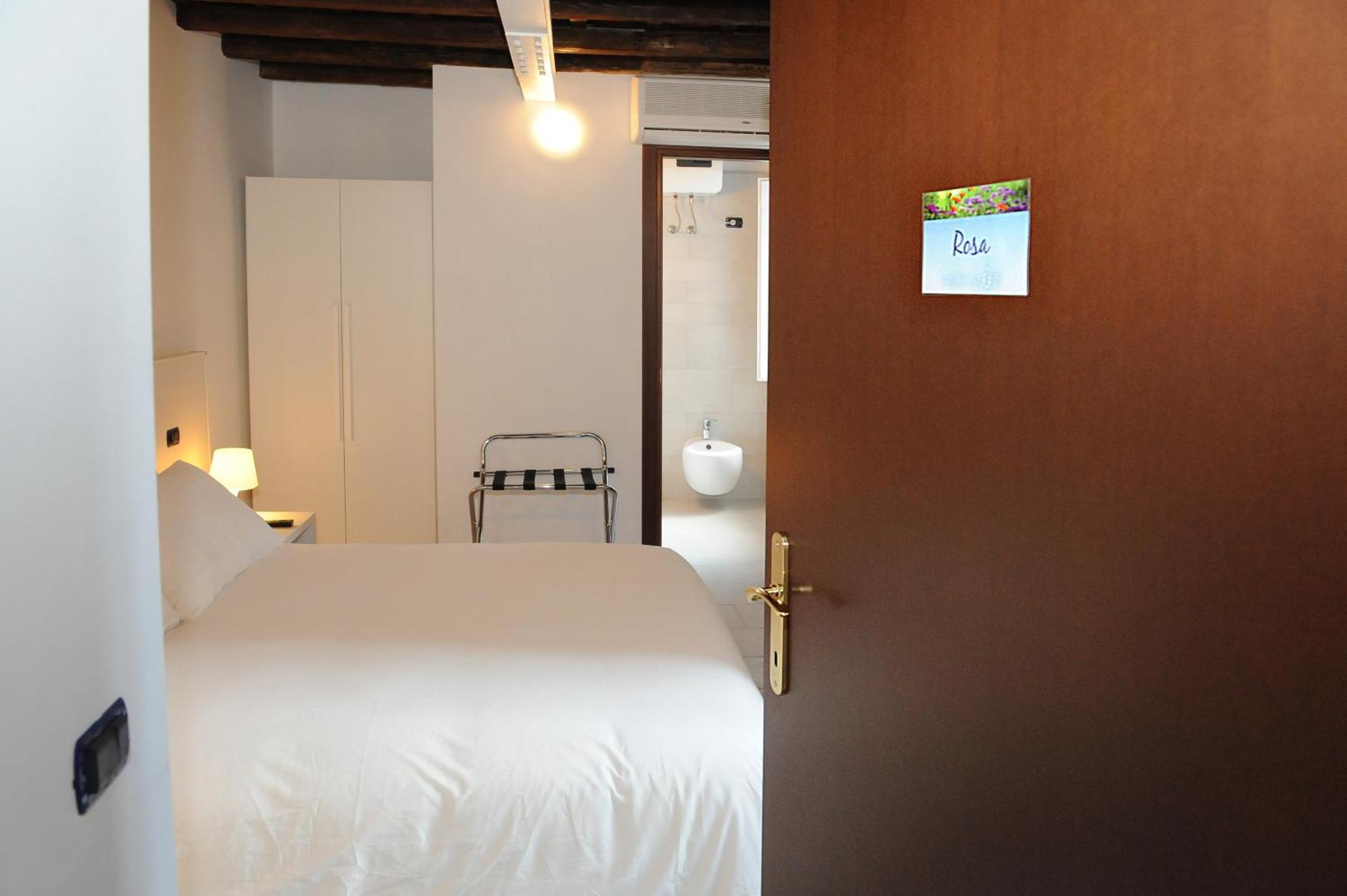 Flowers Apartments Рим Екстериор снимка