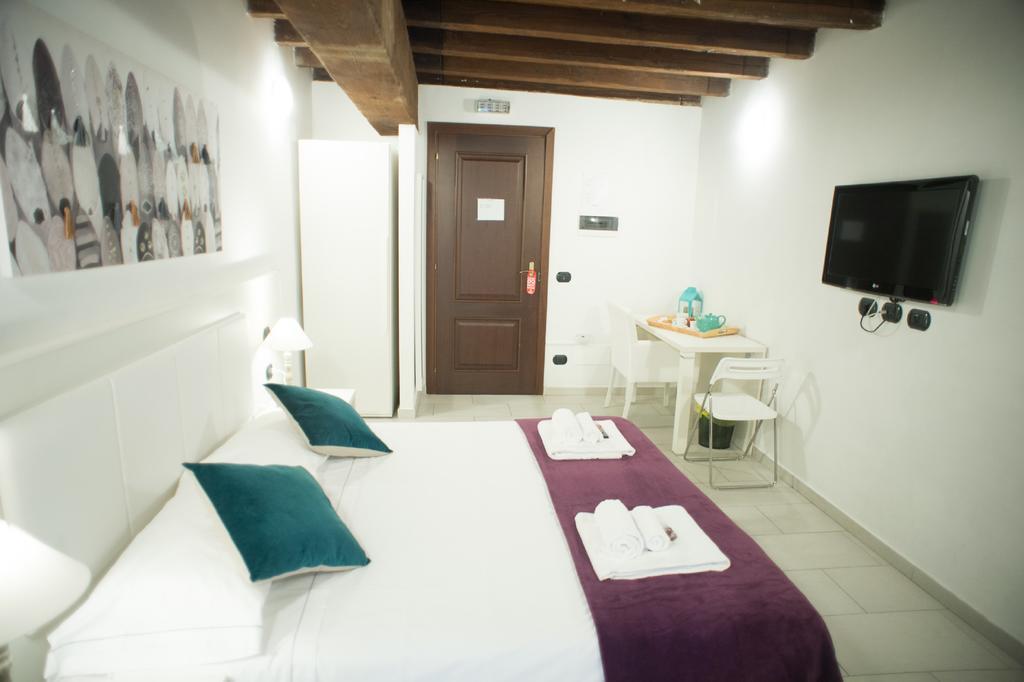 Flowers Apartments Рим Стая снимка