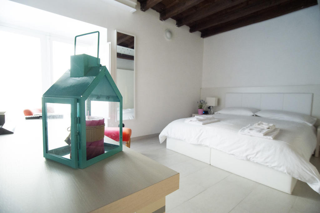 Flowers Apartments Рим Екстериор снимка